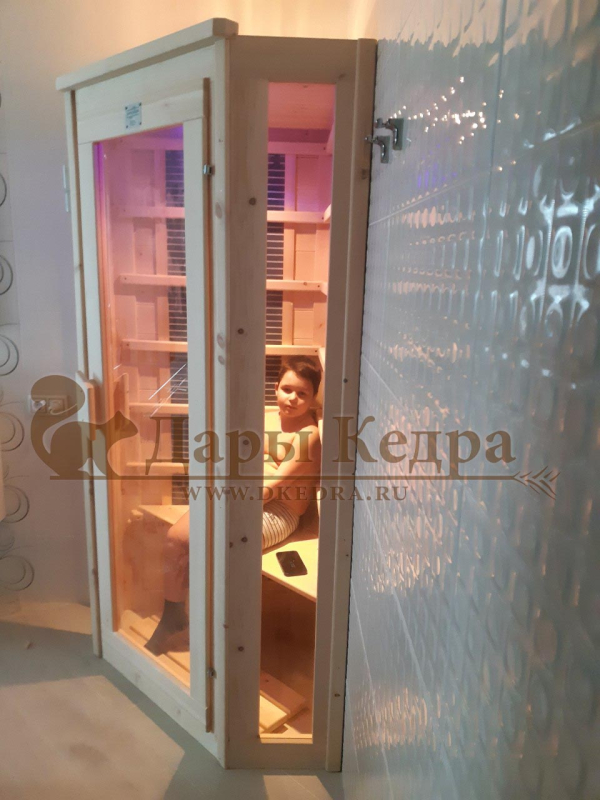 Одноместная угловая инфракрасная сауна кабина из кедра и липы с карбоновыми излучателями